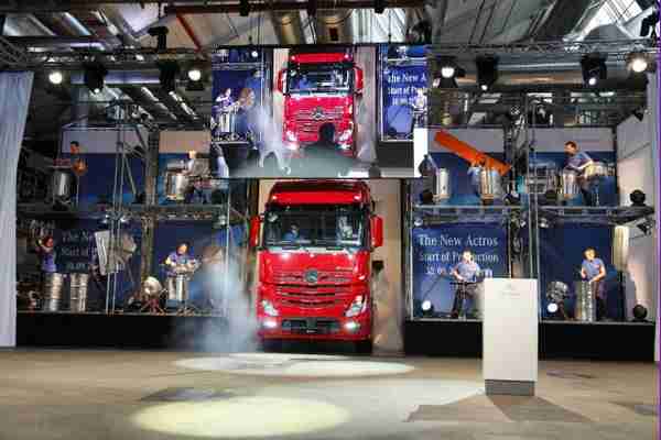 Nowy_Actros_4T
