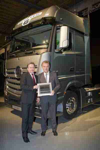 Nowy_Actros_nagr_4T