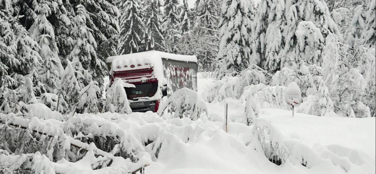 ciężarówka śnieg
