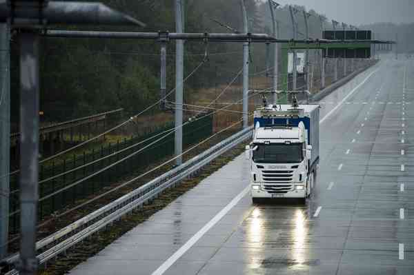 Scania testuje elektryczne ciężarówki na drogach