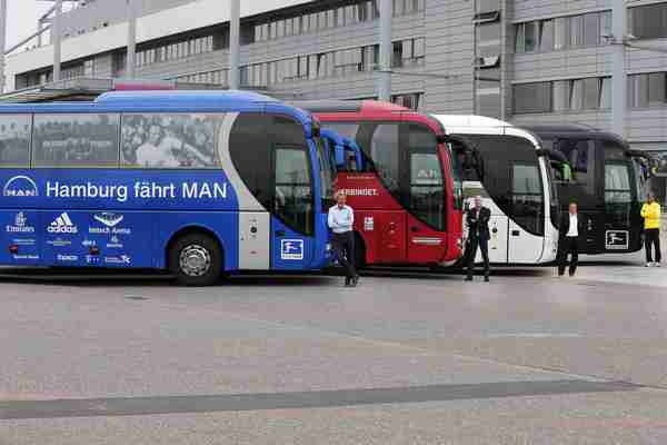 Czy można zapewnić transport autobusowy dla 350 zawodowych piłkarzy? MAN może