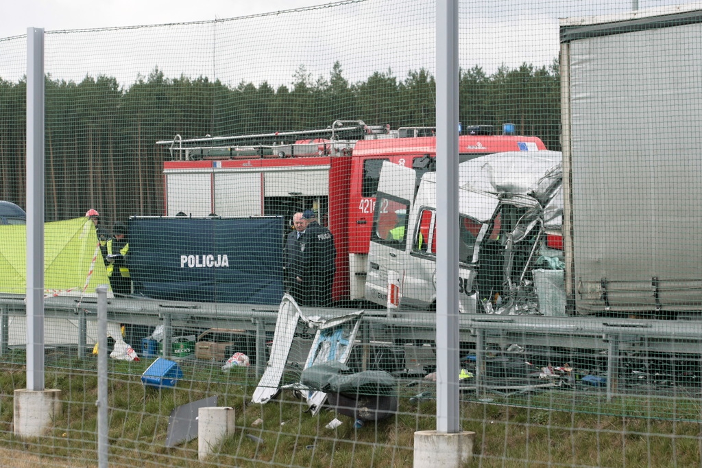 Tragiczne zderzenie busa z ciężarówką pod Świebodzinem