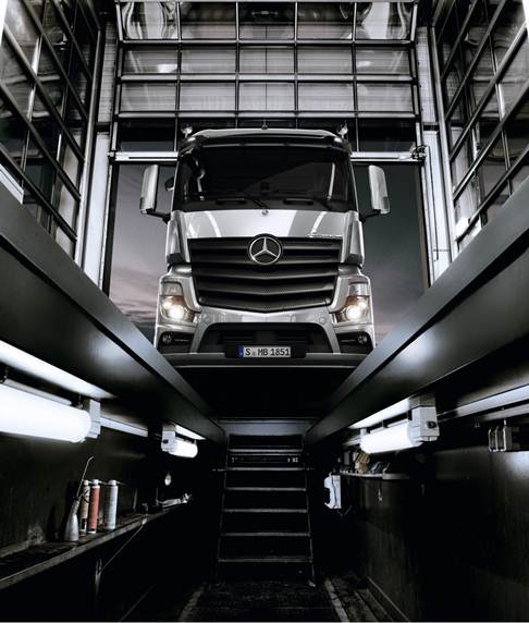 Nowa Cyfrowa książka serwisowa dla ciężarówek Mercedes-Benz