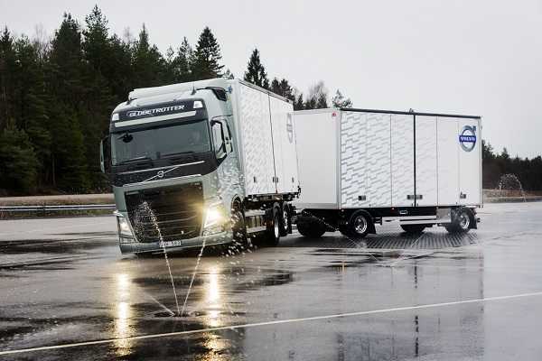 Volvo Trucks zapewnia większe bezpieczeństwo