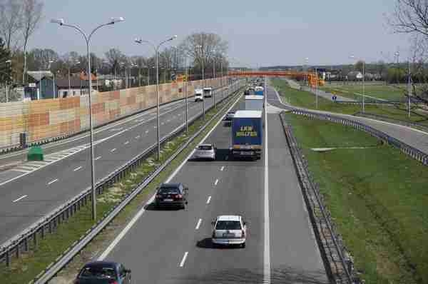 Zagraniczni przewoźnicy omijają płatne drogi w Polsce?