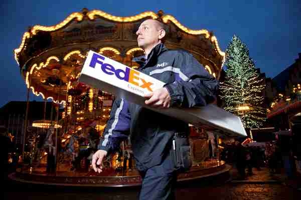 FedEx przygotowuje się na rekordową liczbę zleceń