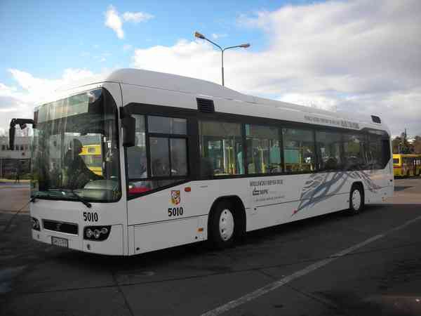 Przekazanie autobusu hybrydowego Volvo do MPK Wrocław