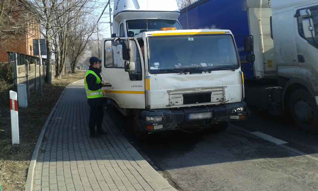 DK nr 15 w Wymsłowie: kierowca ciężarówki sprawcą kolizji 