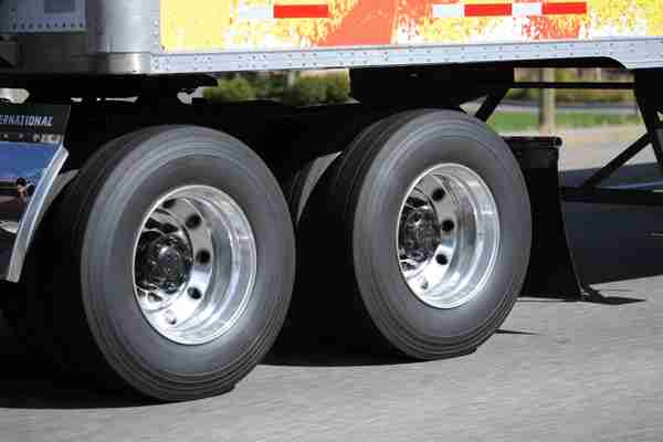 Czy warto pompować koła ciężarówek azotem?