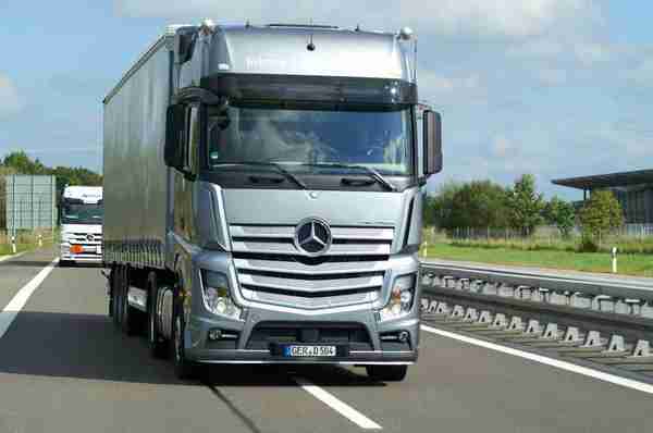 Actros-truck-2012_4T