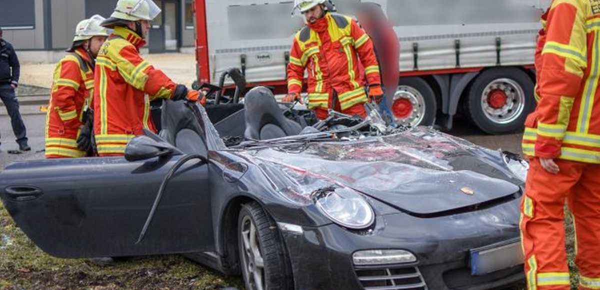 4Trucks.pl Porsche uderza w ciężarówkę
