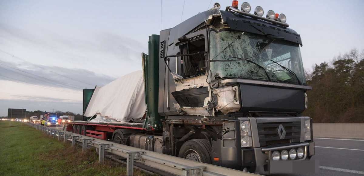 Kierowca jechał ciężarówką pomimo jej znacznych uszkodzeń