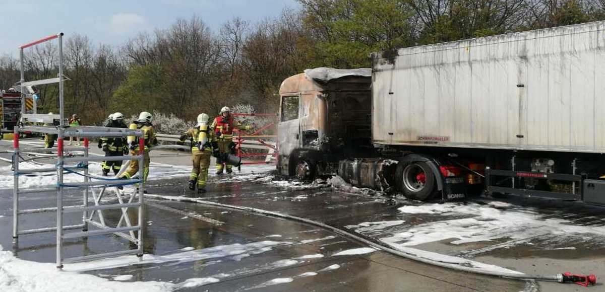 Ciężarówka zapaliła się na niemieckiej autostradzie A 14