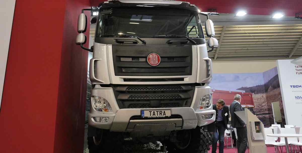 Samochody ciężarowe Tatra Phoenix prezentowane na targach budownictwa BAUMA 2019