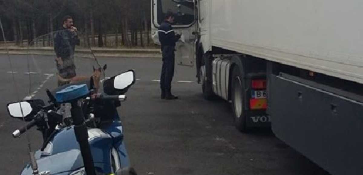 Uczestnik ruchu poinformował policję o ciężarówce jadącej 140 km/h
