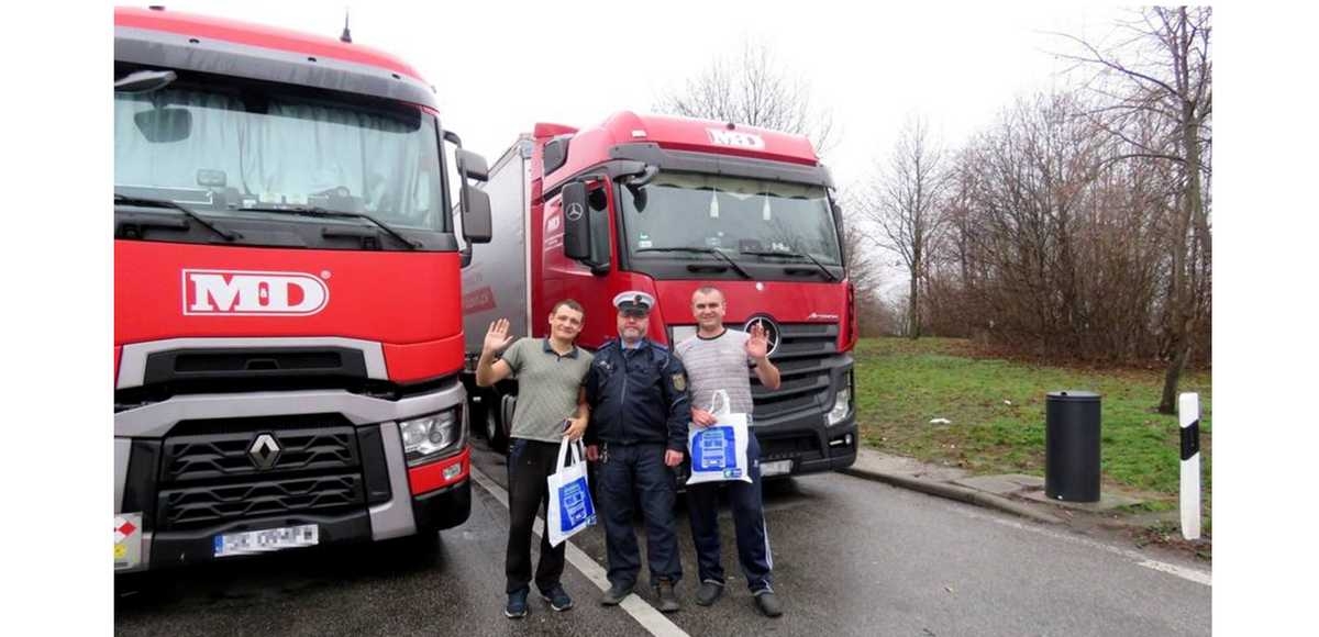 Kierowcy ciężarówek wdzięczni niemieckim funkcjonariuszom Policji