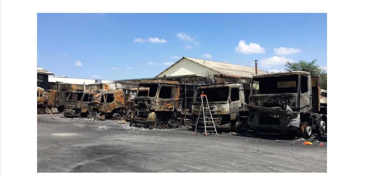 W akcji gaszenia ciężarówek wzięło udział 10 zastępów straży pożarnej