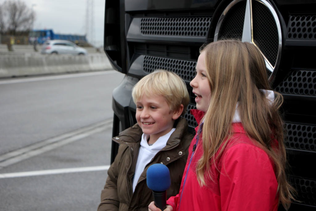 Dzieci testują autonomiczną ciężarówkę
