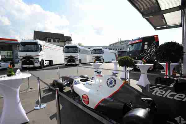 Cztery Renault Trucks T High dla zespołu Sauber F1 Team